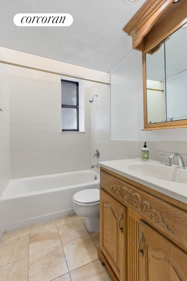 Building Photo - 314 W 94th St