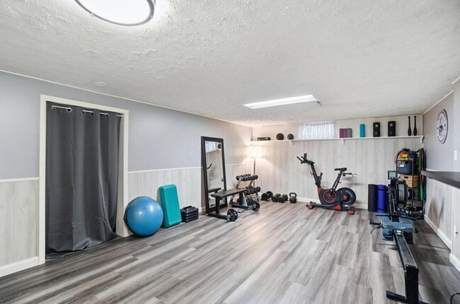 Building Photo - Spacious 4BR Home with Finished Basement & Fenced Yard in Olentangy Hills