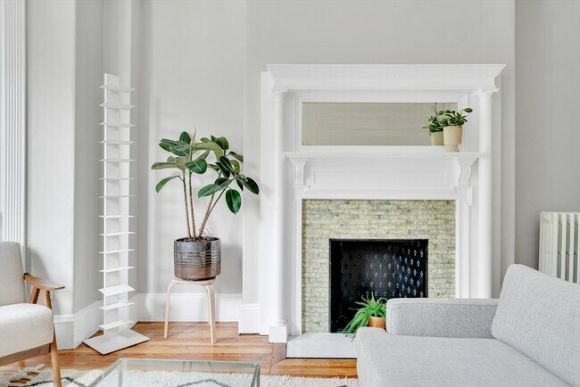 Building Photo - 1485 Beacon St