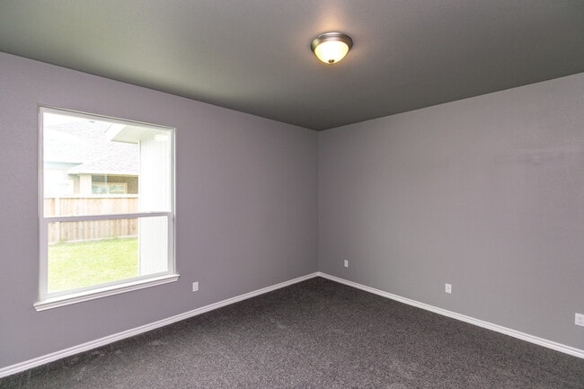 Building Photo - 3726 Ahuja-  3/bedroom 2/bath $2200/month