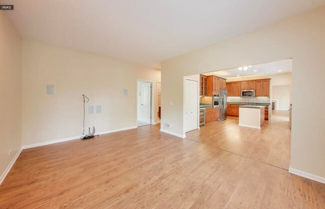 Building Photo - 11 Beaconsfield Ct