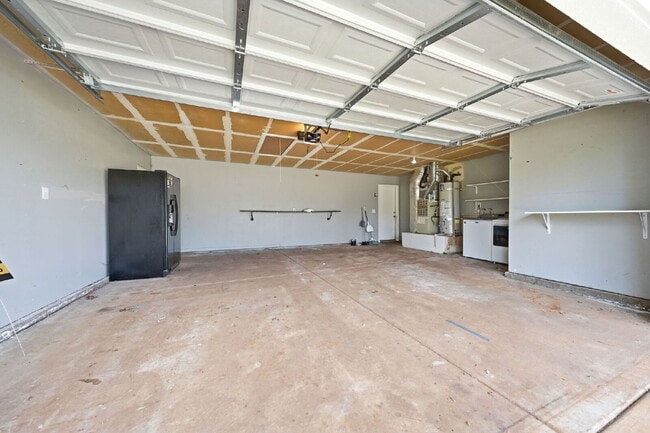 Building Photo - 3 Bedroom Home with RV/Boat Parking, Large Yard & Chicken Coop – Cul-de-Sac Location Near Kids Ki...