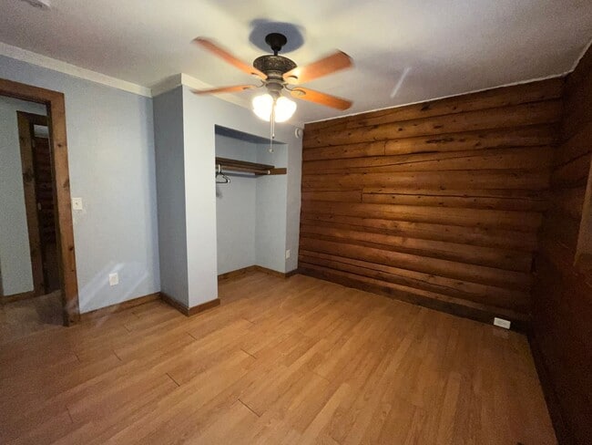 Building Photo - 4-bedroom home in North Pole / On city water