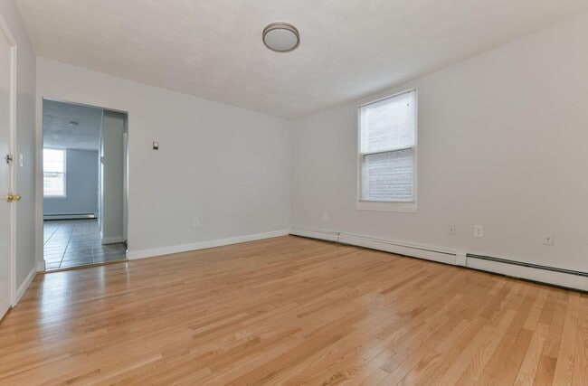 Building Photo - 237 Chestnut St