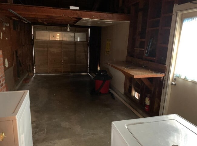 Building Photo - 1564 Hemlock Ave