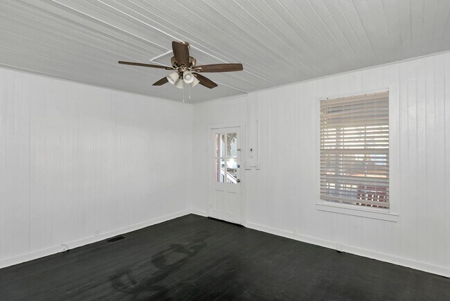 Building Photo - 203 Oliver St