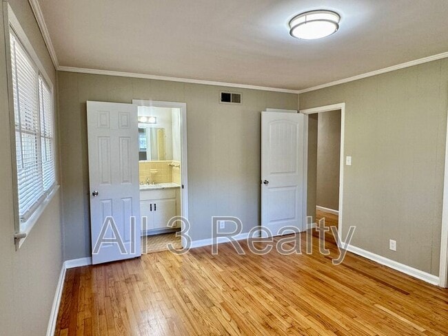 Building Photo - 2804 Sumter Ave
