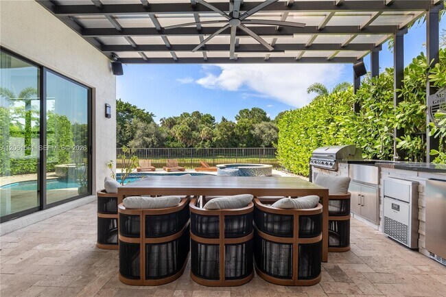 Building Photo - 9529 Eden Roc Ct