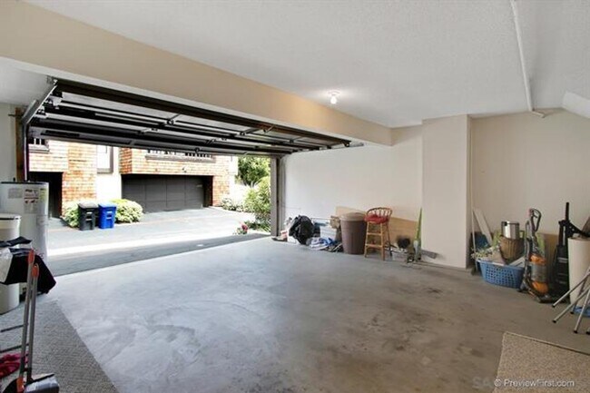 Building Photo - Gorgeous ocean view House 3 beds/ 3.5 bath...