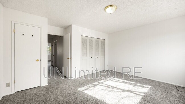 Building Photo - 1637 Canada Crescent