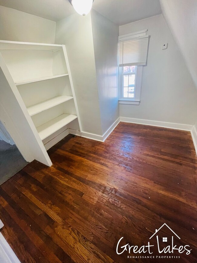 Building Photo - $200 OFF FIRST MONTH'S RENT - Beautiful 3 ...