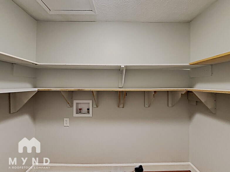 Building Photo - 1600 Arden Dr SW