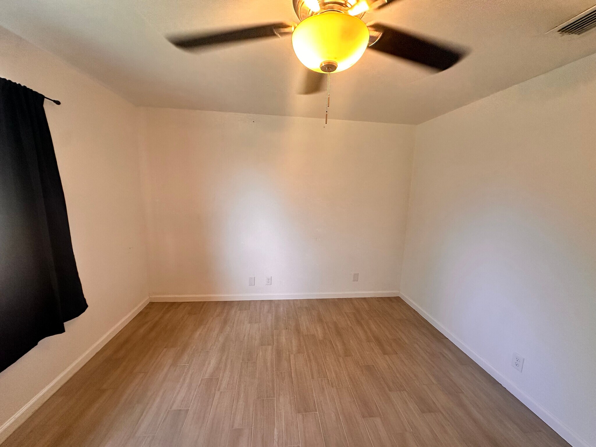 Building Photo - Room in House on Southwest Dr