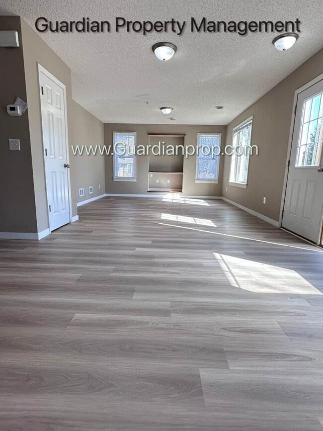 Building Photo - Brooklyn Park End Unit Town Home, Dishwasher, Washer/Dryer, Dedicated Office