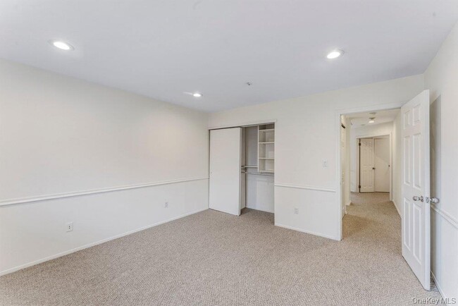 Building Photo - 124 Foxwood Dr