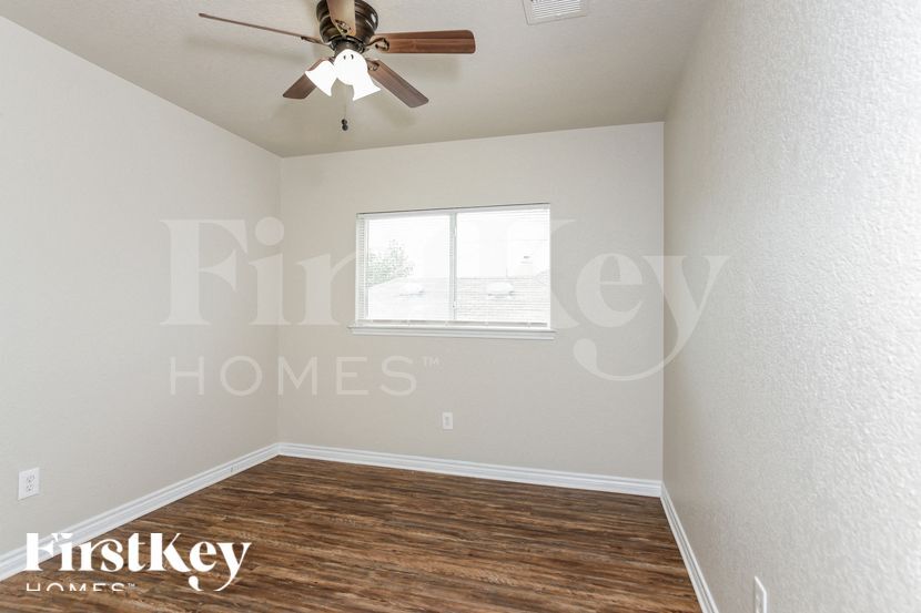 Building Photo - 11335 Saratoga Coach