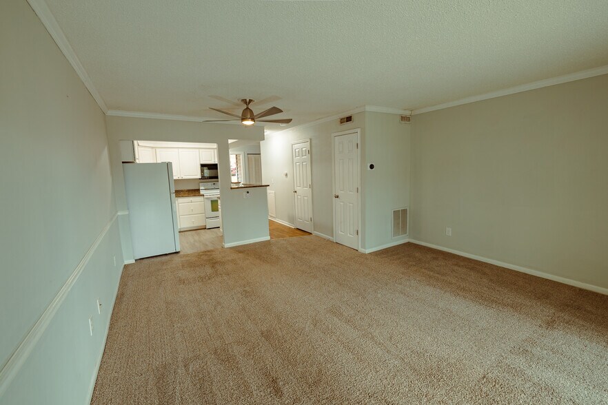 Building Photo - 301 Harbor Heights Dr