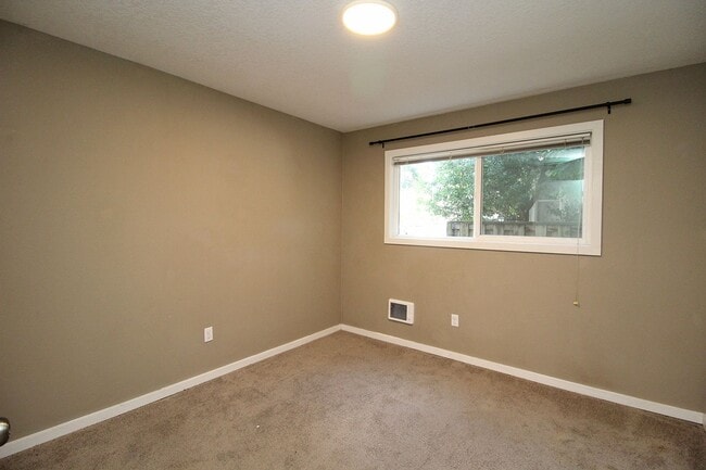 Building Photo - 4232-4232 SE Cesar Estrada Chavez Blvd