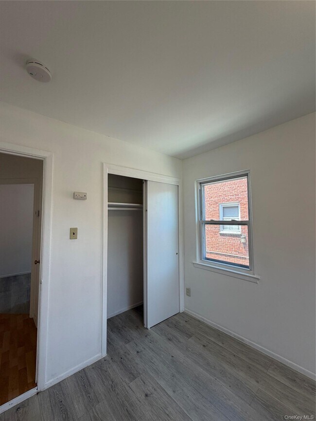 Building Photo - 2735 Cropsey Ave