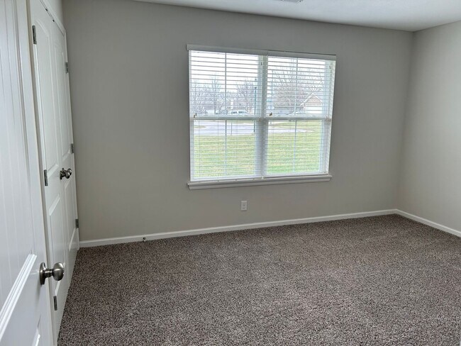 Building Photo - 2 Bed | 2 Bath | 2 Car Garage Single Level Home in Raymore