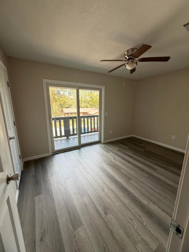 Building Photo - 122 Hampton Dr