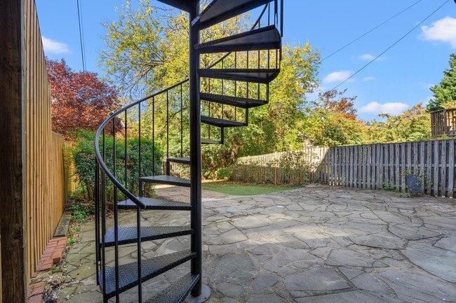 Building Photo - 2814 Bellevue Terrace NW