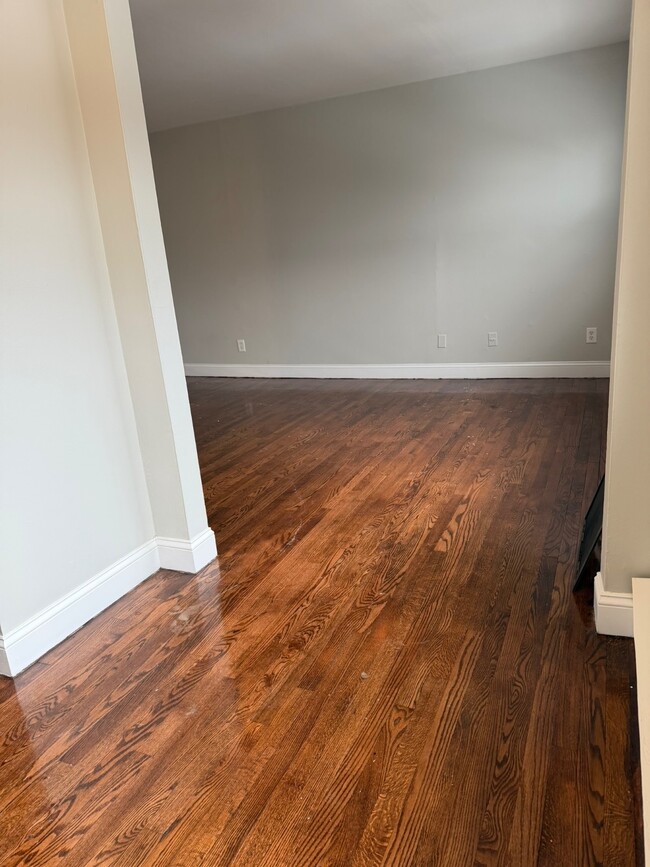 Building Photo - 14 Amsterdam Pl