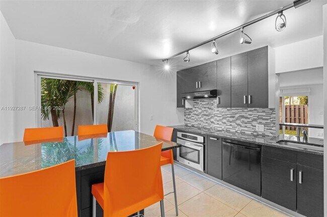 Building Photo - 10824 SW 132nd Cir Ct