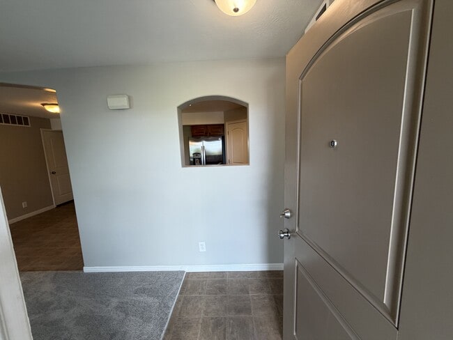 Building Photo - 999 Village River Ln