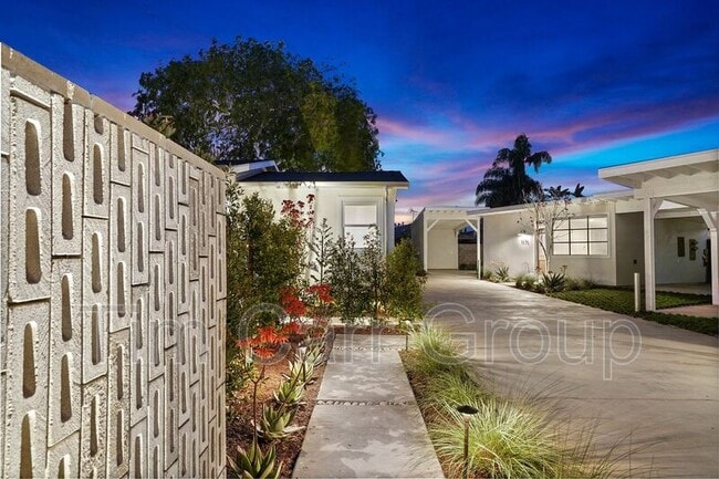 Building Photo - 1638 Santa Ana Ave