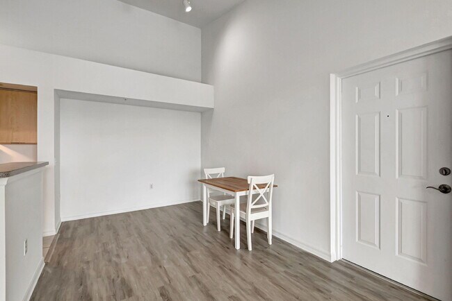 Building Photo - 920 Villa Cir