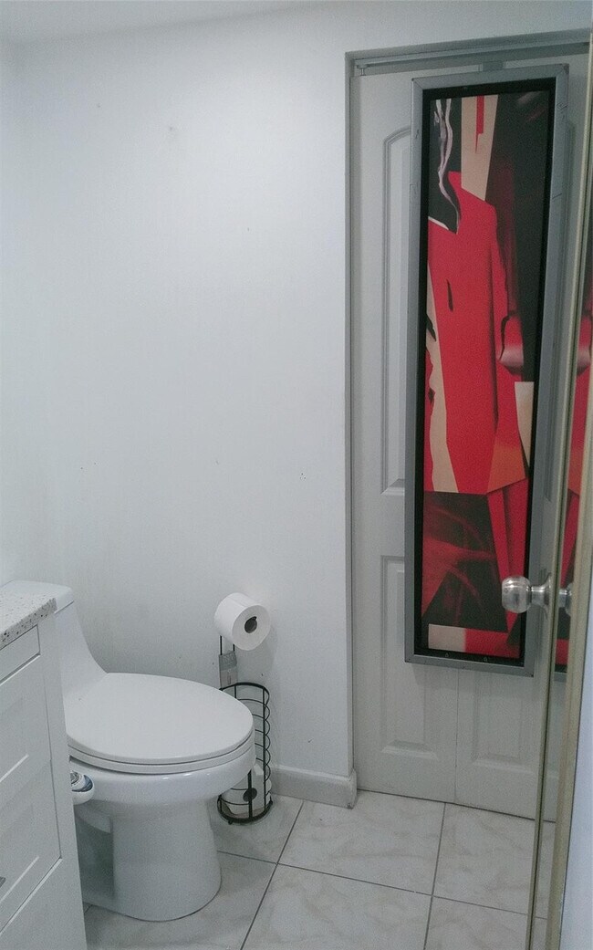 Building Photo - 307 Saxony Dr