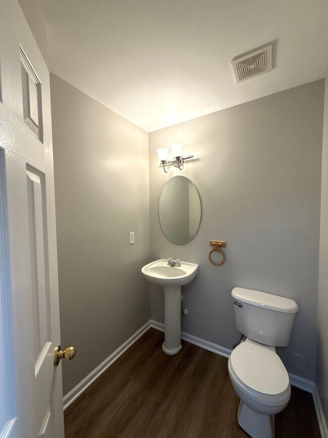 Building Photo - 4 Bedroom Home in Moss Creek!