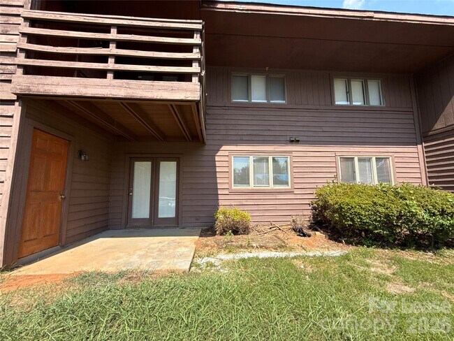 Building Photo - 1823 J Julian Ln