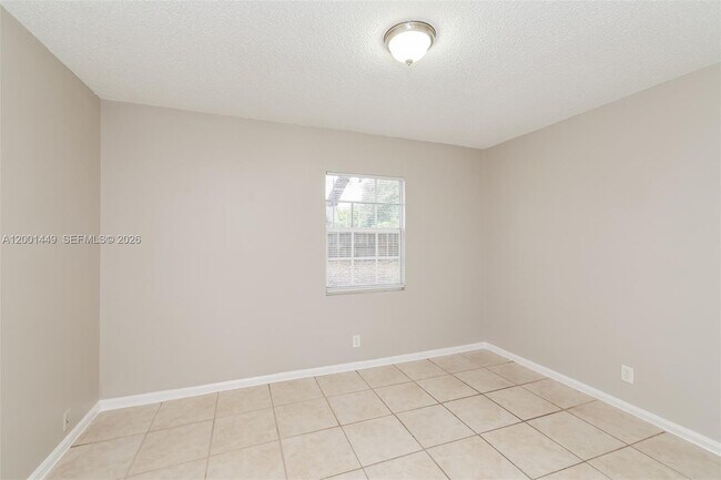 Building Photo - 3637 Ave Montresor