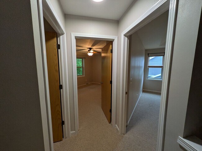 Building Photo - 3 bed / 3 bath House in Deforest!
