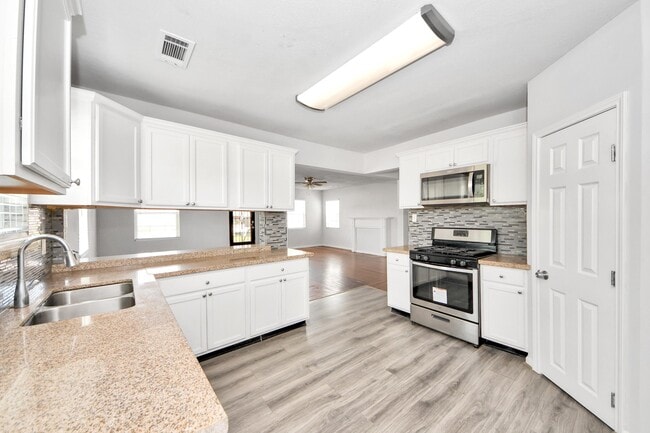 Building Photo - 7504 Elm St