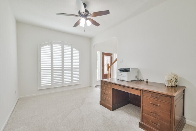 Building Photo - 811 Liberty Way