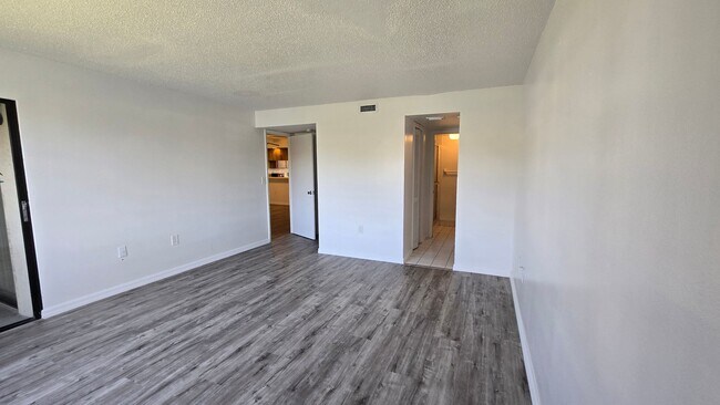 Building Photo - Nice 2/2 in the Gated East Lake Woodlands community