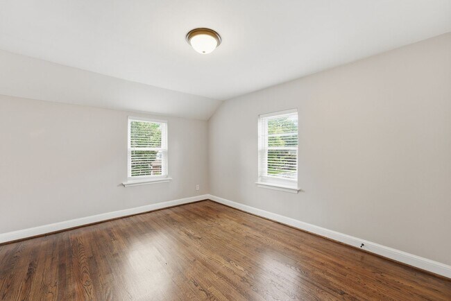Building Photo - 2341 Belleview Ave