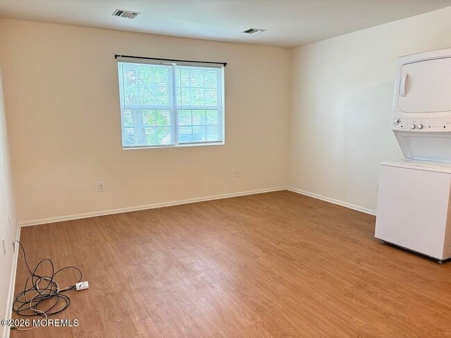 Building Photo - 548 Clark Ave