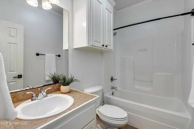 Building Photo - 120 Lennox Pl