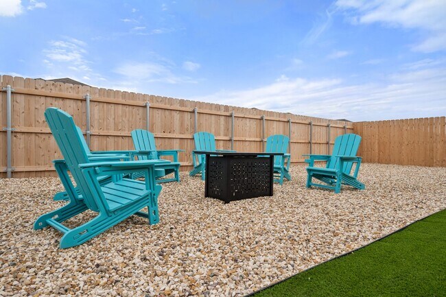 Building Photo - Modern 3BR Retreat Near TTU | Stylish Fully Furnished Home with Spacious Backyard