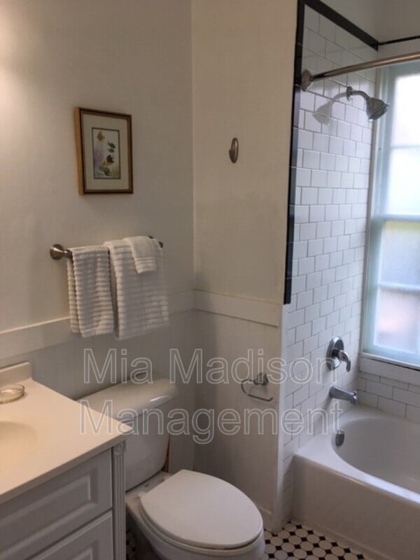 Building Photo - 547 E Macon St