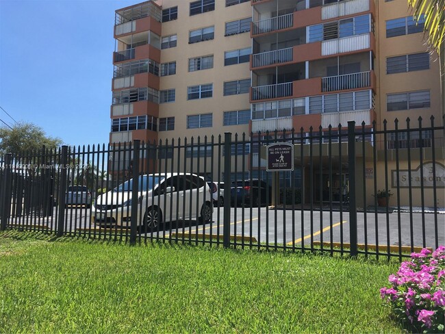 Building Photo - 16400 NE 17th Ave