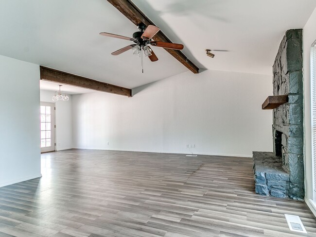 Building Photo - Beautiful 4 bedroom in South Tulsa and Union School District