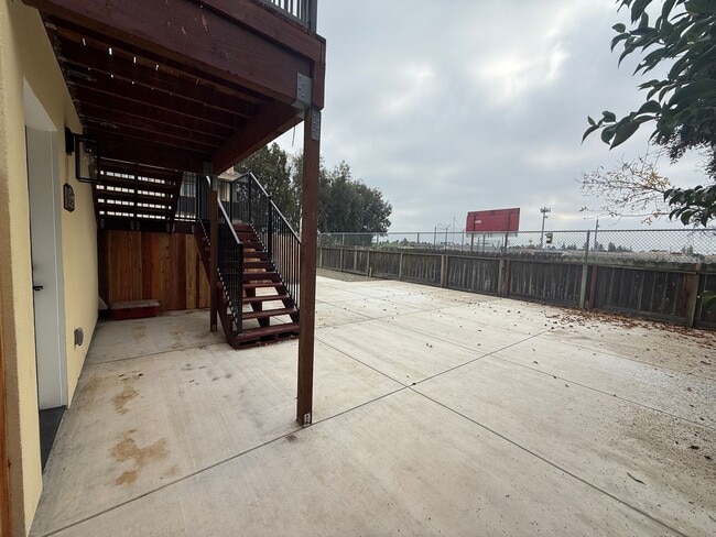 Building Photo - DSI248