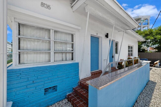 Building Photo - 8135 Crespi Blvd