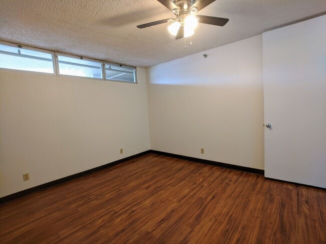 Building Photo - Golf Course, DH View 2 BR / 2 Bath w/2 Assigned Parking @ Fairway House