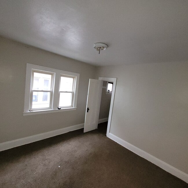 Building Photo - South Broadway 4 Bed 2 Bath Bungalow